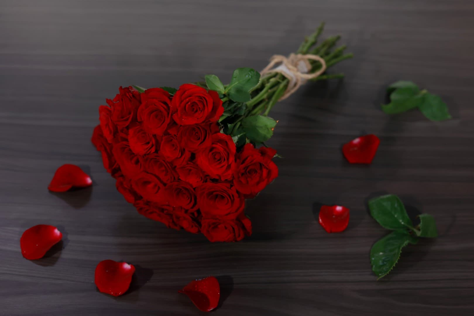 Classic Red Rose Bouquet — photo 4